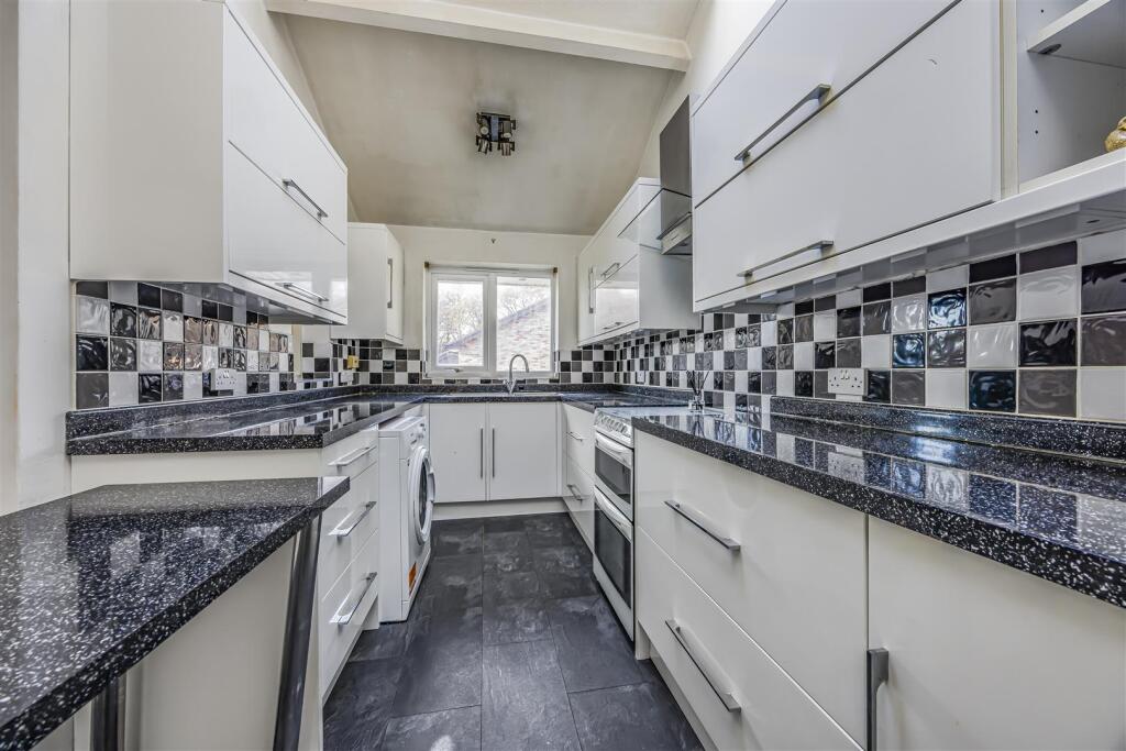 16 Brecon Close, New Milton-PorticoMarketing-O'Har