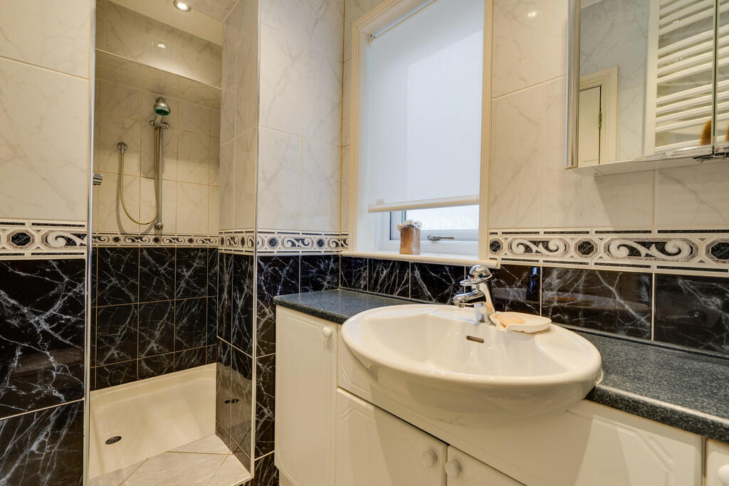 Ensuite Shower Ro...