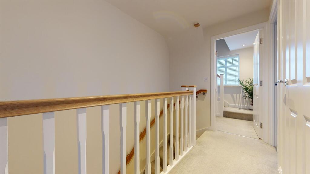 FIRST FLOOR LANDING
