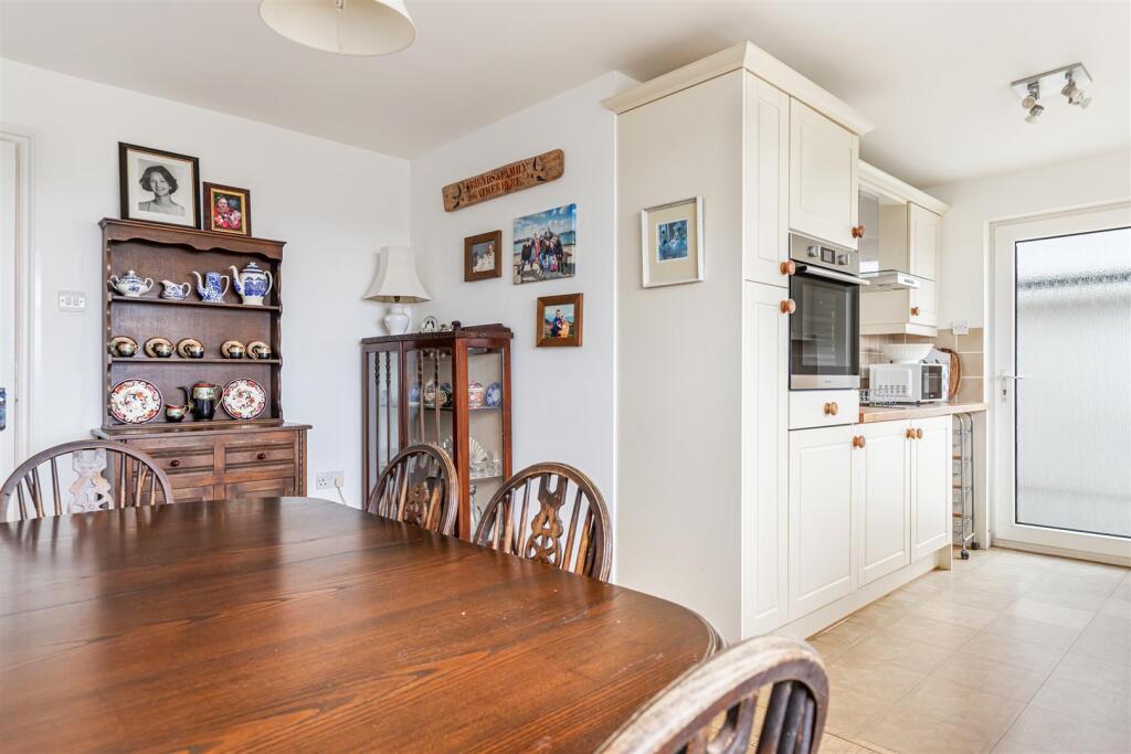 A37 - 12, Charleton Way, Kingsbridge - 251010.jpg