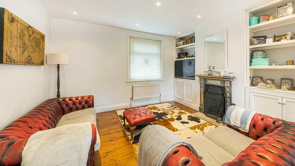 Sitting  room    ...