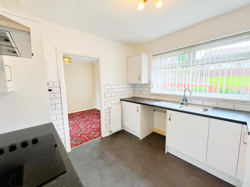 Kitchen 2.jpg