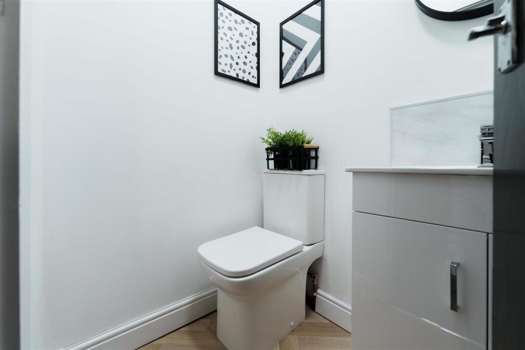 Bathroom 2.jpg