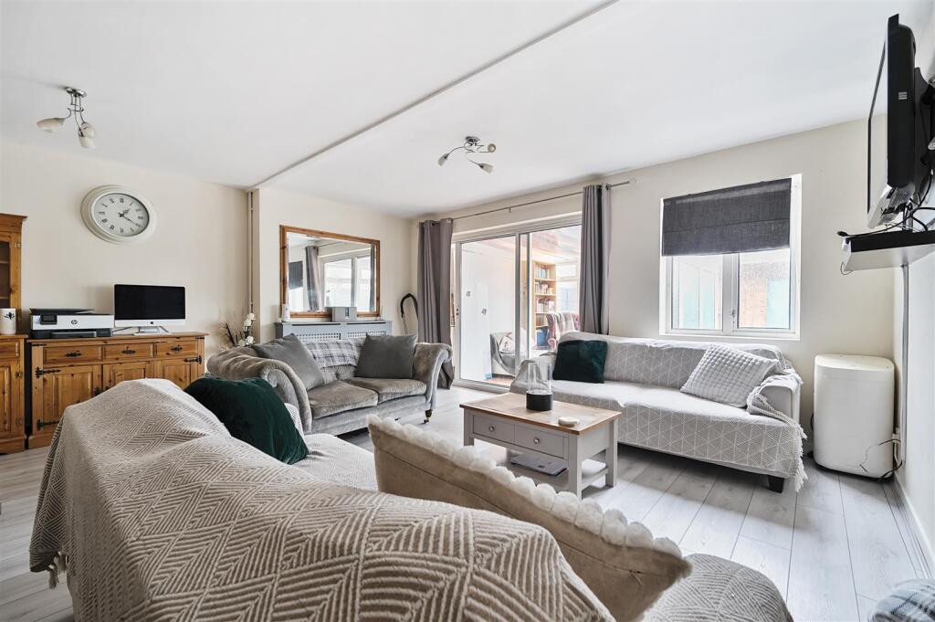 For Sale by Aspire Residential | Ashacre Lane