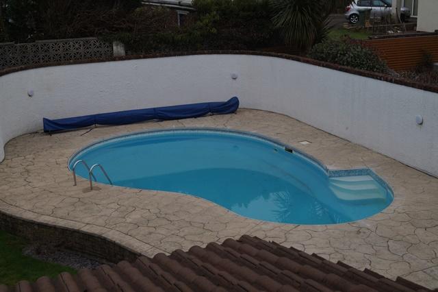 1 Hillcot Close