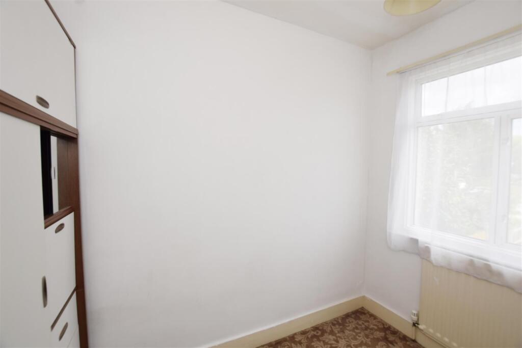 Bedroom 3 copy.jpg