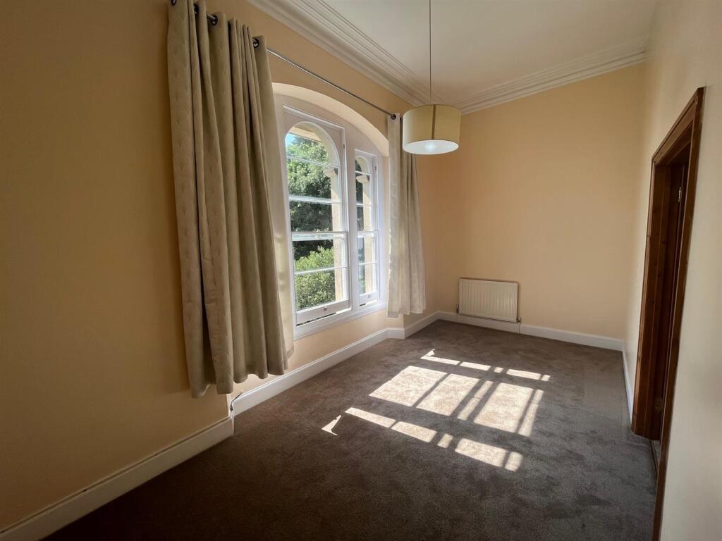 Bedroom 2(2).jpg