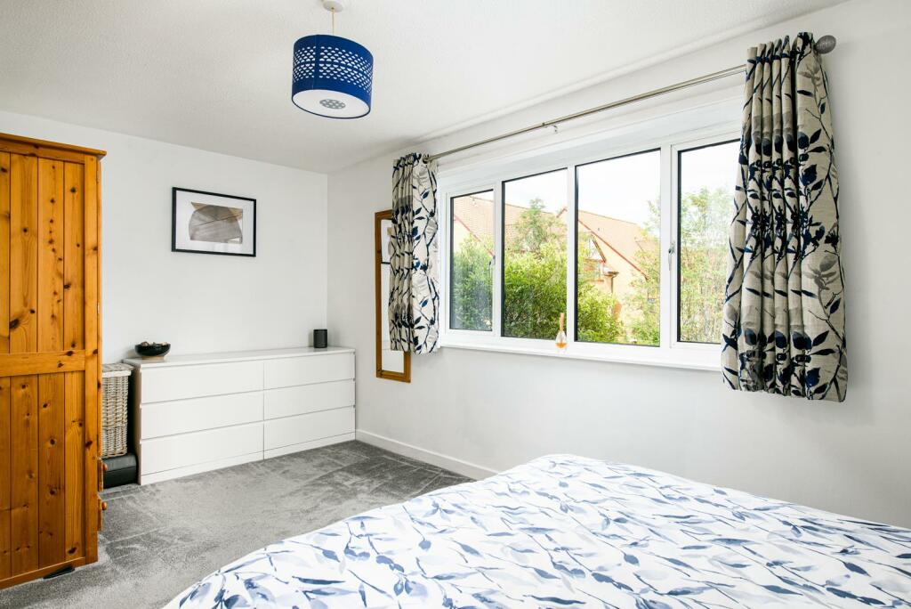 Bedroom1_2.jpg