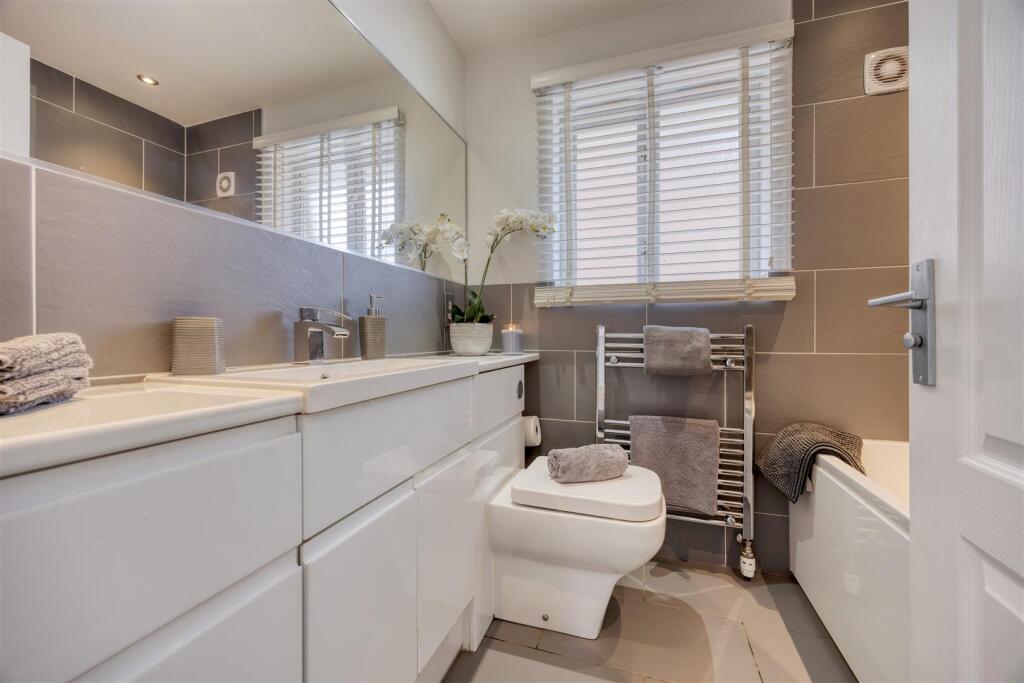 35_WAVERLEY_PARK_KIRKINTILLOCH_033.JPEG