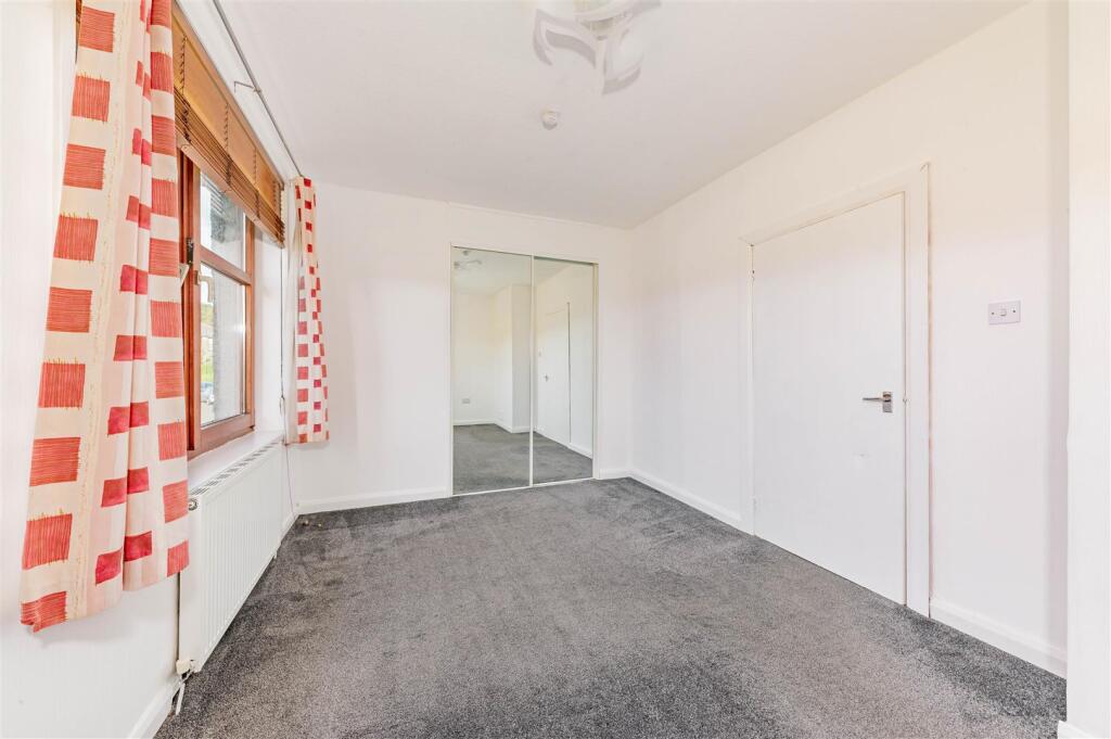 7D Fleming Gardens East Dundee-9.JPG