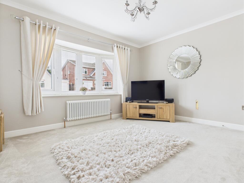 CAM03729G0-PR0101-STILL023