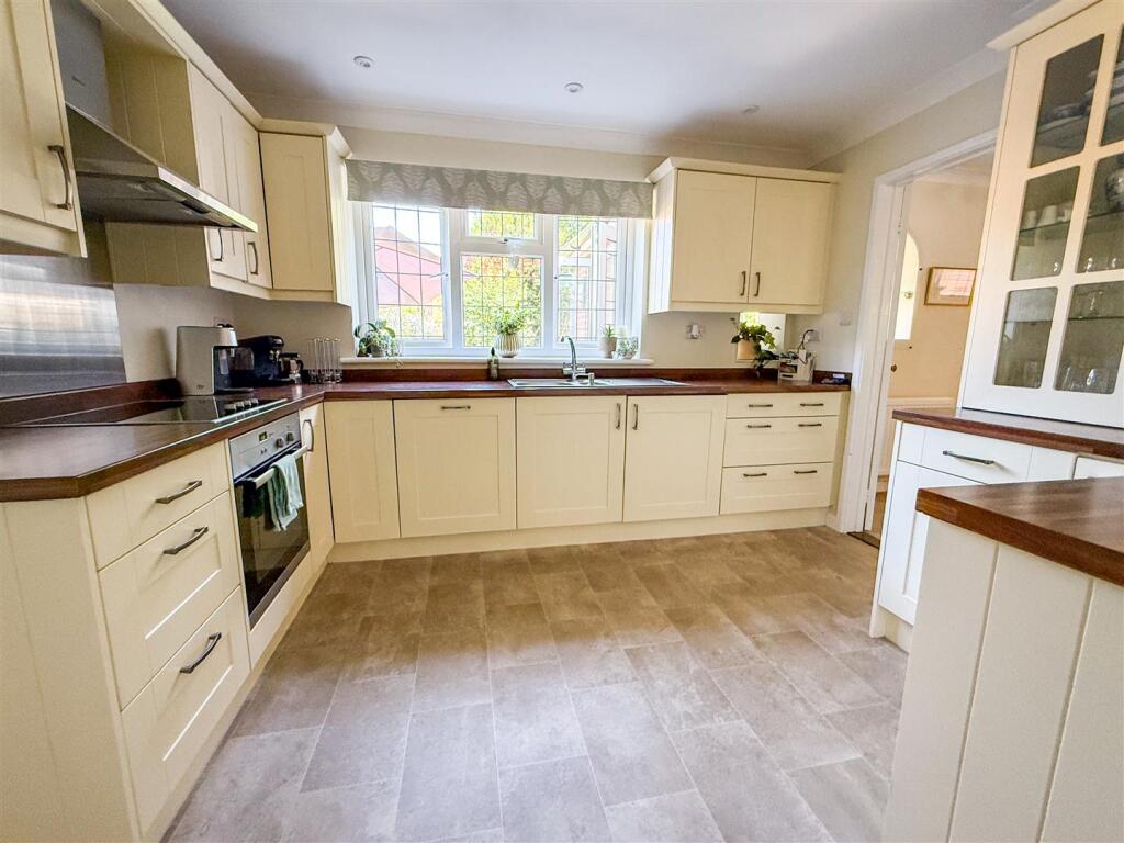 ALTERNATE VIEW OF KITCHEN