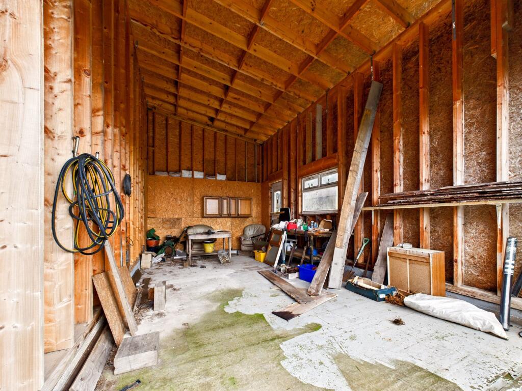 Garage/workshop