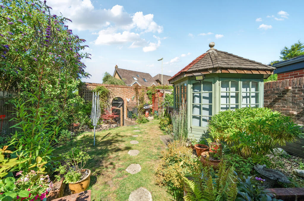 1318999-5-686e398...