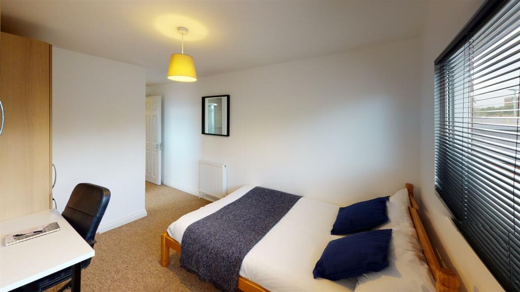 8-Montgomerie-Rd-Portsmouth-Bedroom (6).jpg