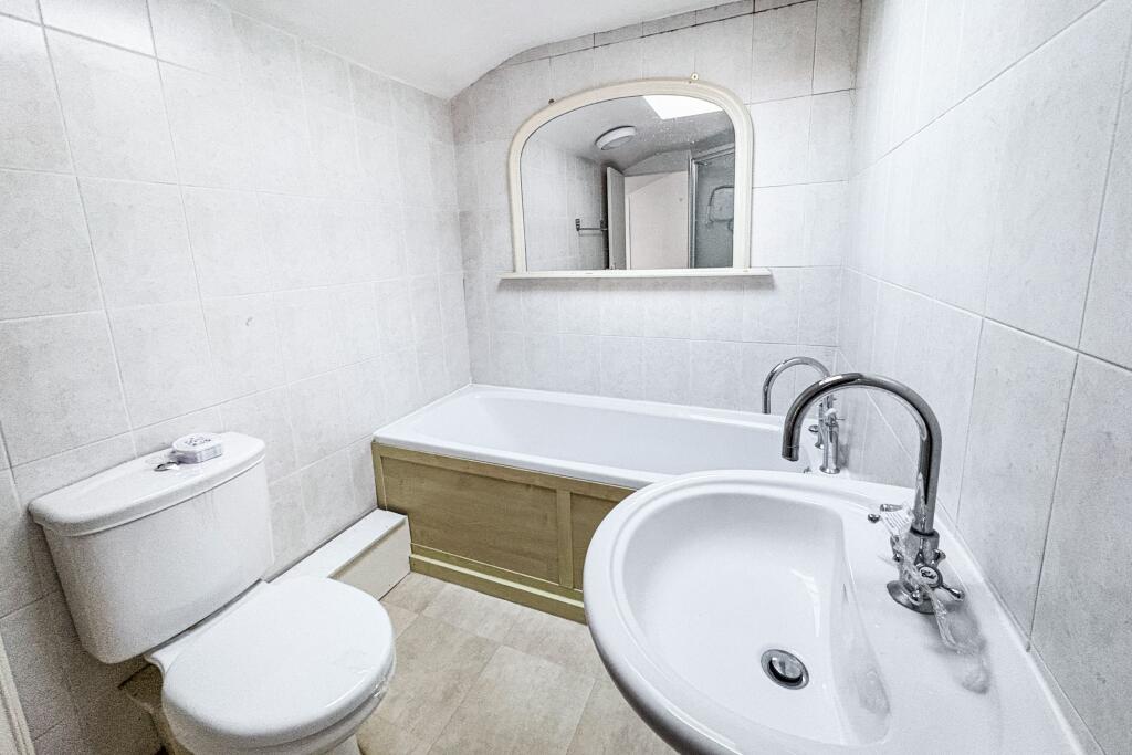 Flat 1, 2 and 3, 6 Pelham Road, Grimsby, Lincolnshire, DN34 4SU
