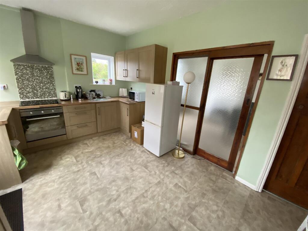 Kitchen: