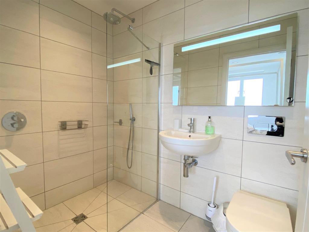 11 Towan Heights Shower Room 1