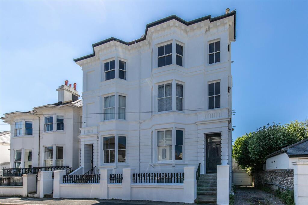 6-7 Powis Square-7.jpg