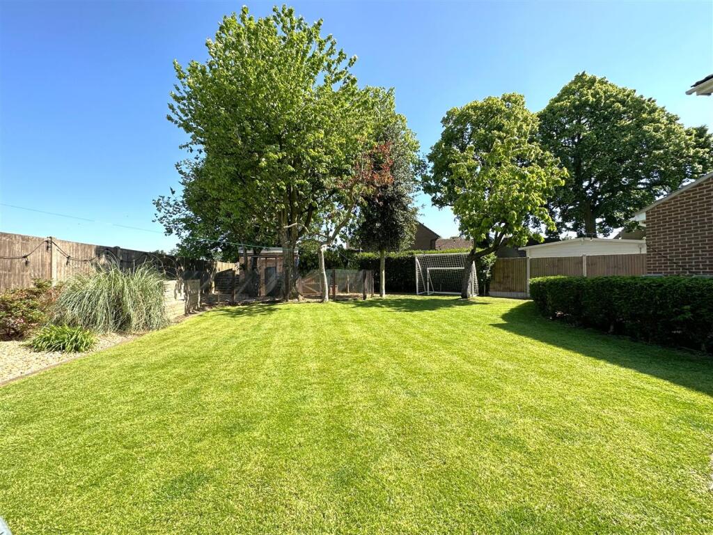 Magnificent Private Garden 117