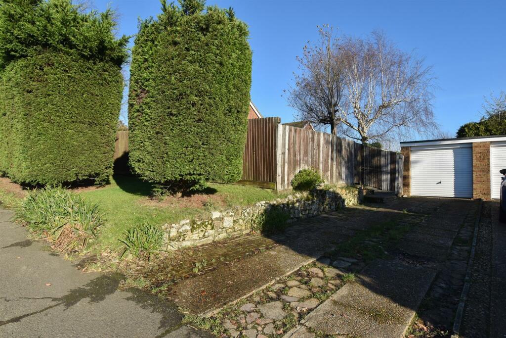 Driveway/Garage