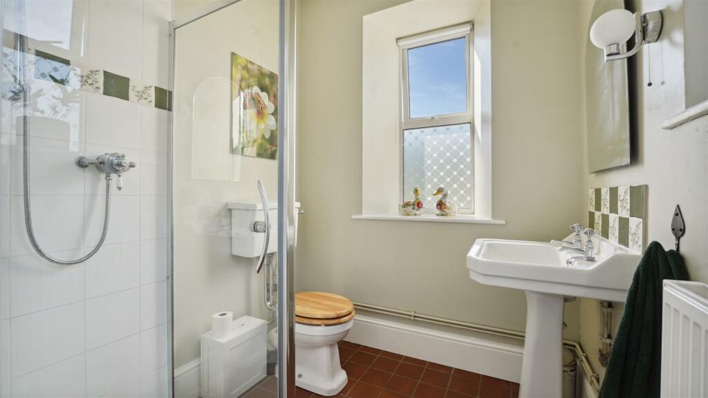 GROUND FLOOR SHOWER ROOM