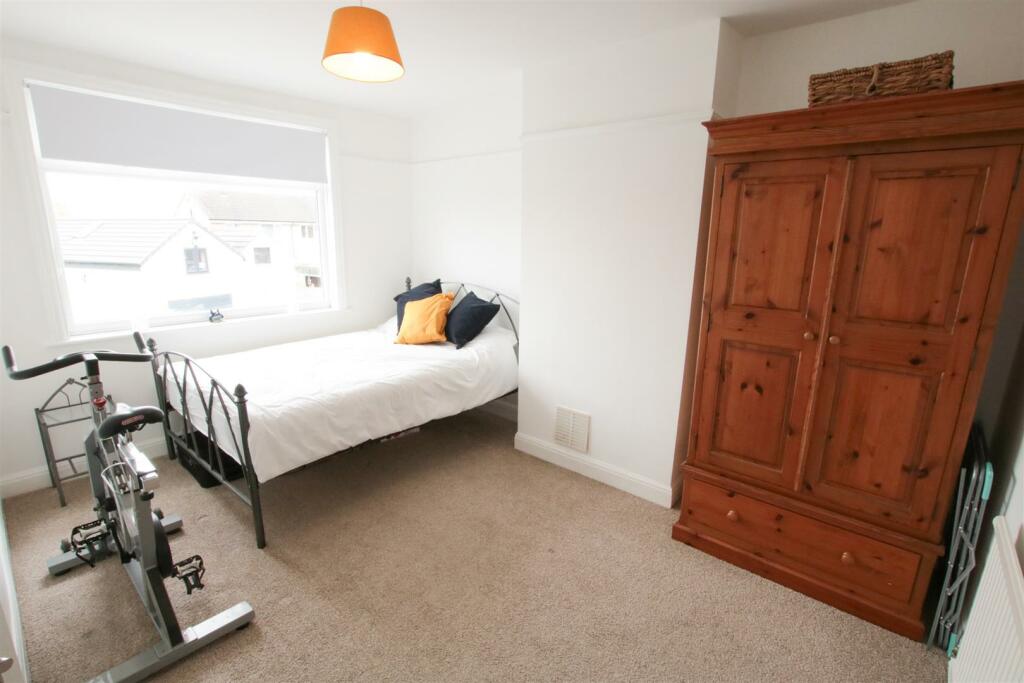 BEDROOM 2