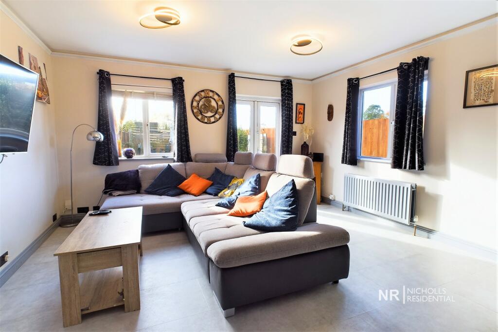 Lounge/Dining Room