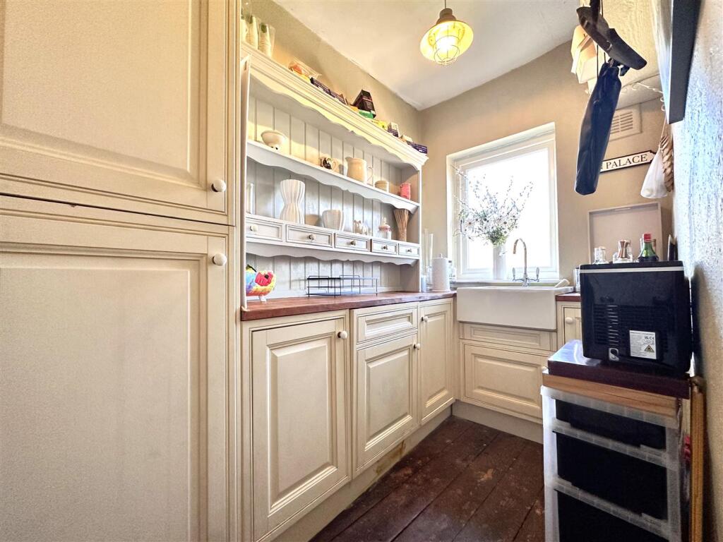 Utility Room 676