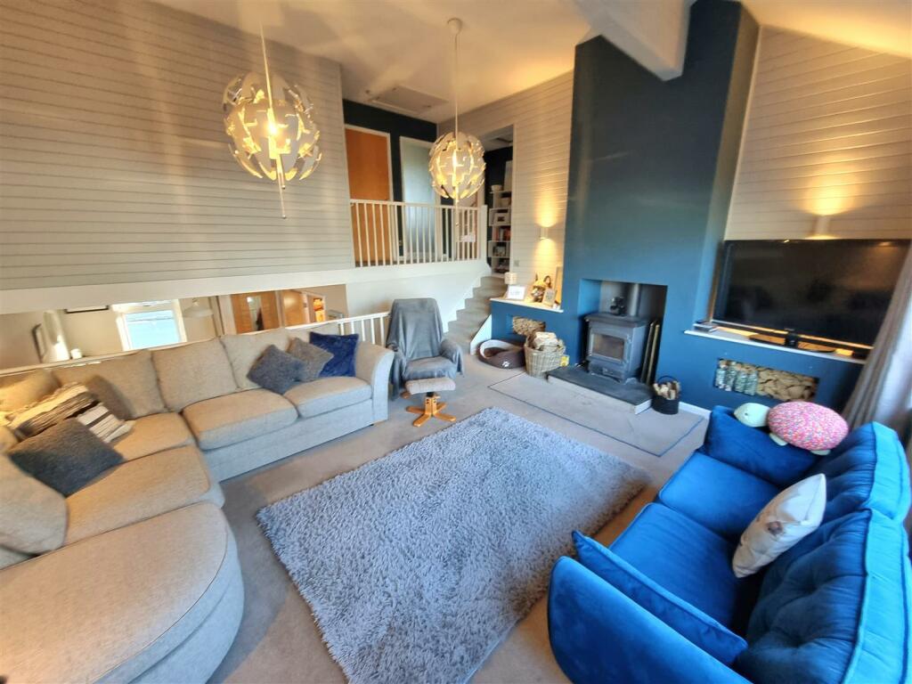 Sitting room 1.jpg