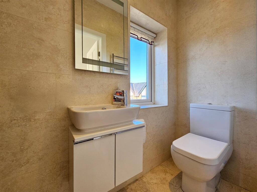 Bedroom 2 En-Suite