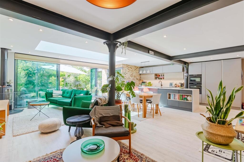3 Ryecroft Gardens_28.JPG