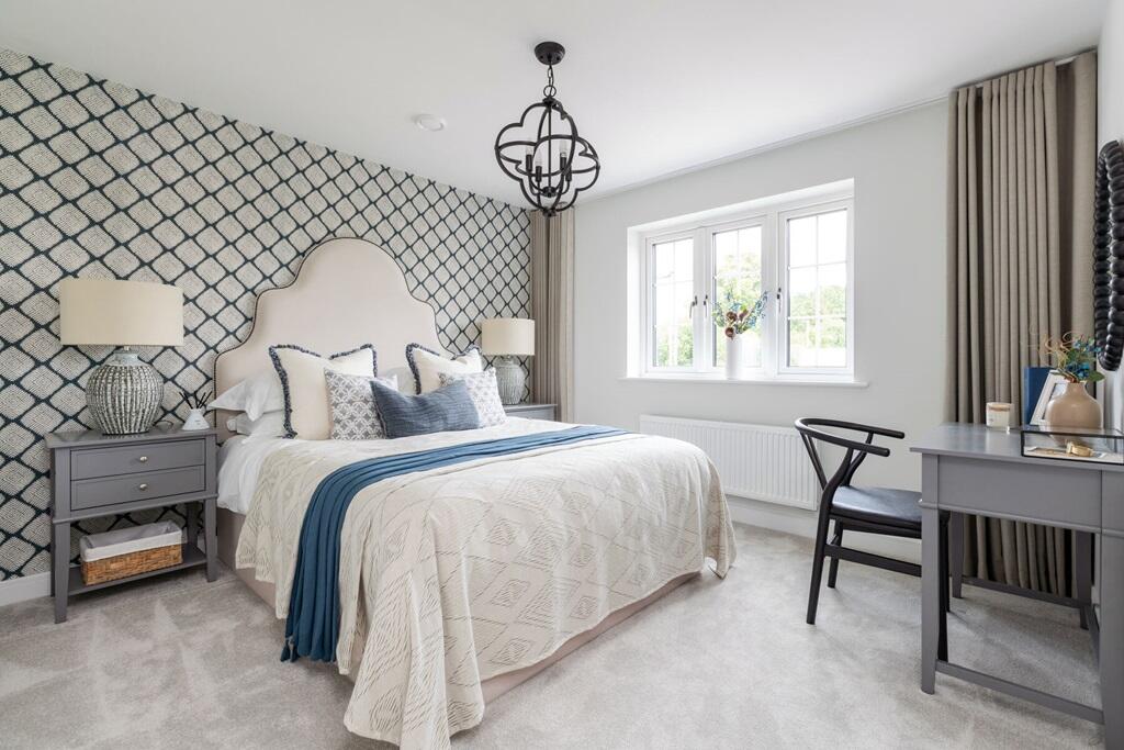 The main bedroom benefits from an en suite