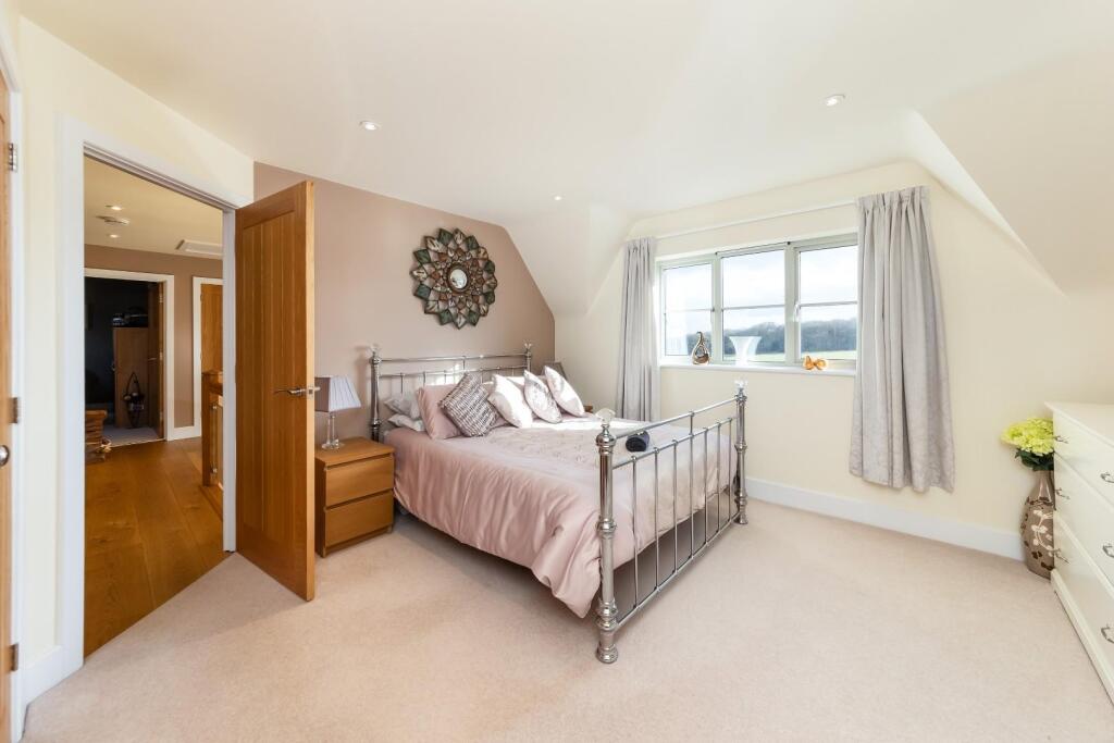 GUEST BEDROOM.jpg