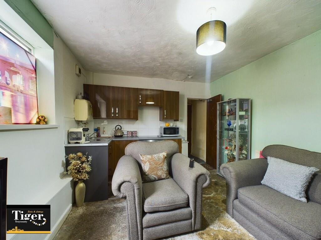 CAM02176G0-PR0288...