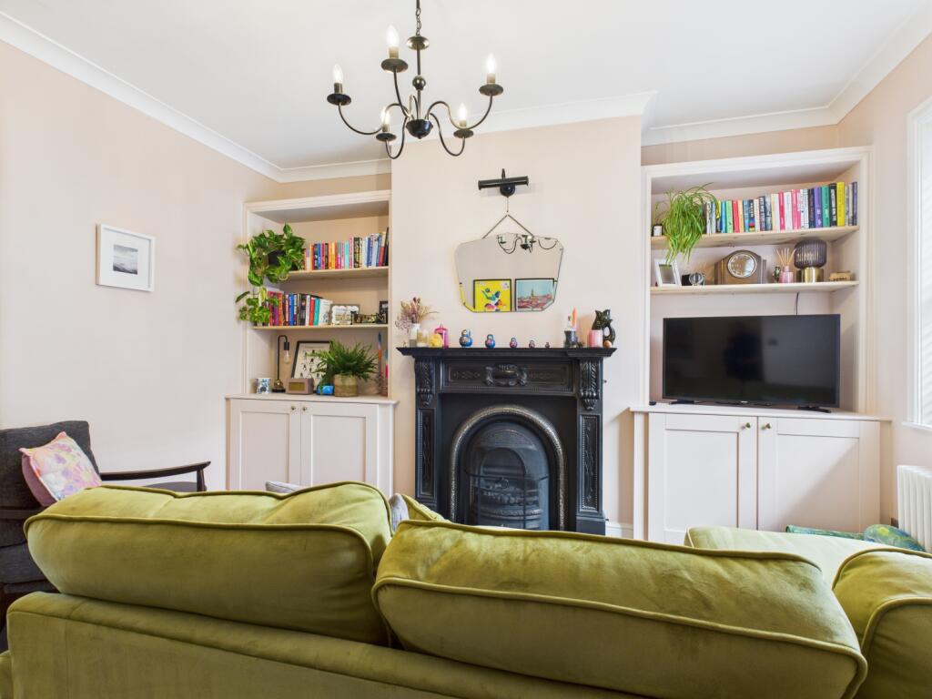 CAM03729G0-PR0080-STILL004