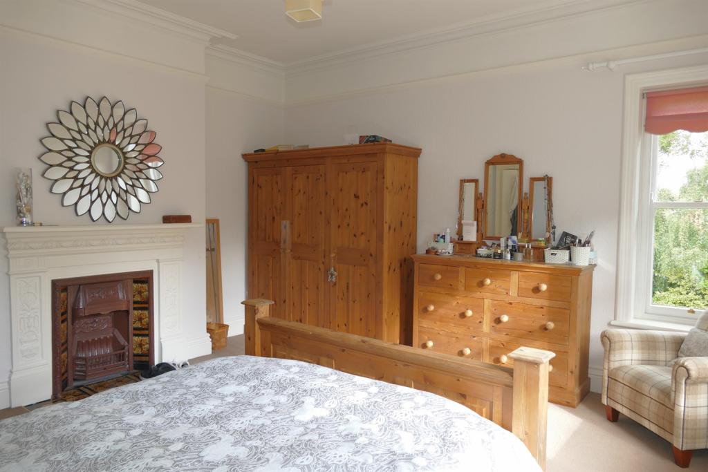 Bed 1 b