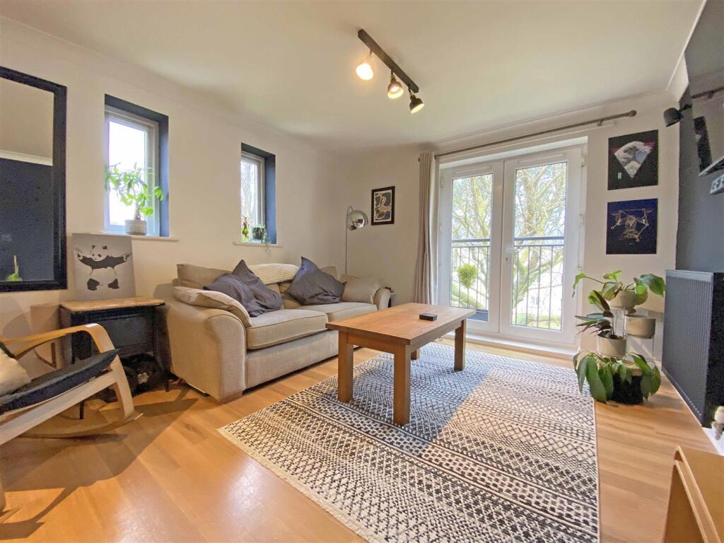 Echo Crescent 84 - Living Room 2.jpg