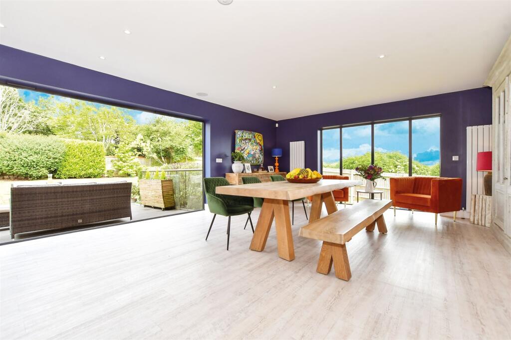 Kitchen/ Dining Room