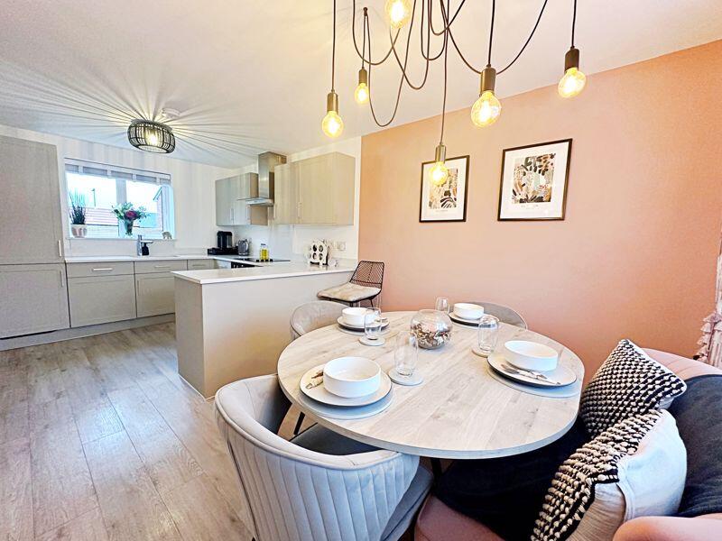 Kitchen/ Dining Room