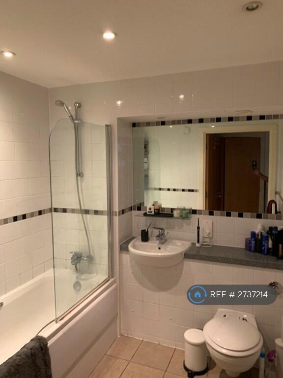Main Bathroom 