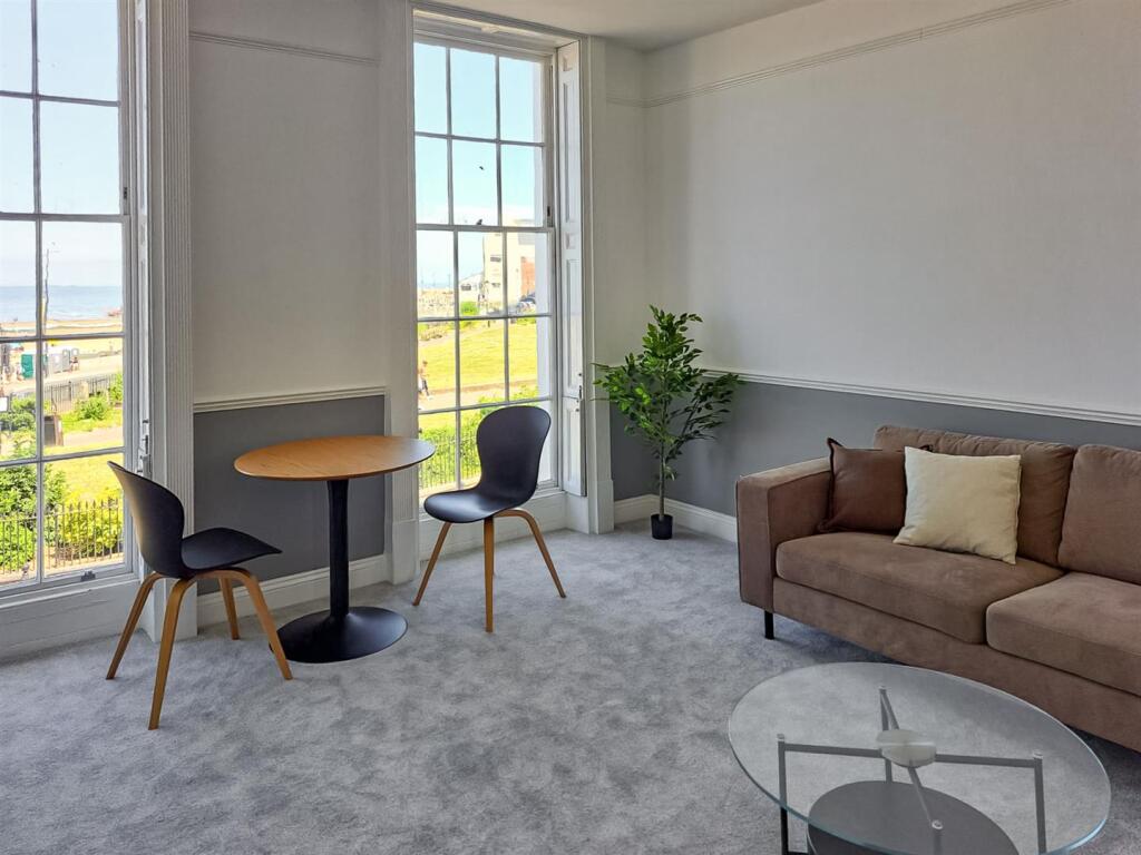 Flat 1, 12a Marine Gardens2...jpg