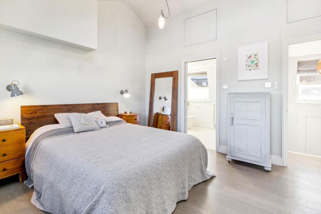 Bedroom (2).jpg
