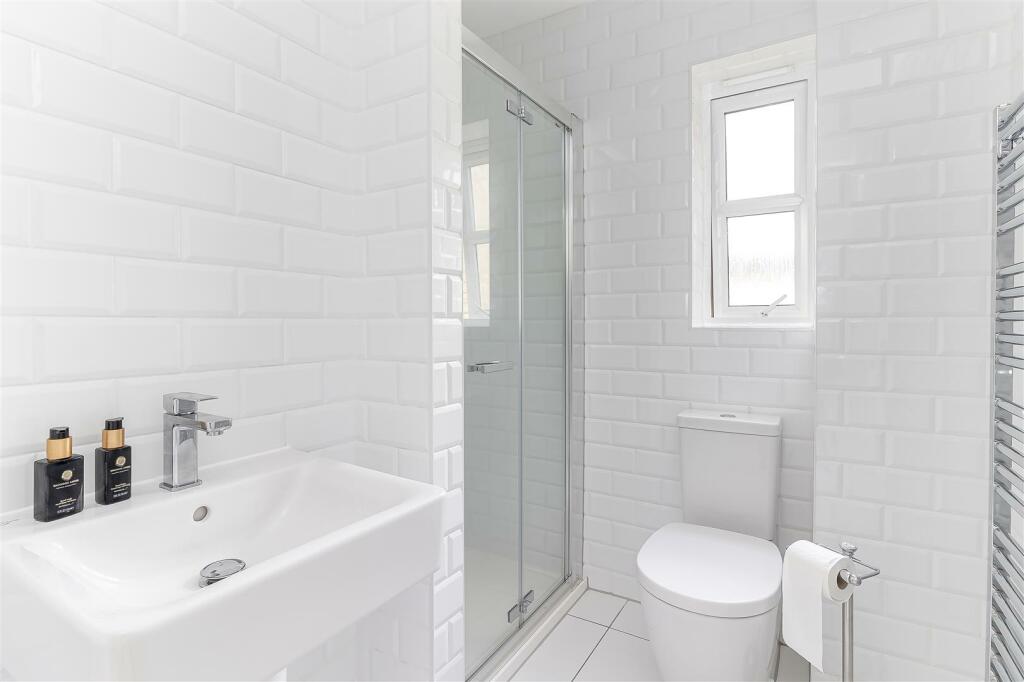 Master Bedroom Ensuite.jpg