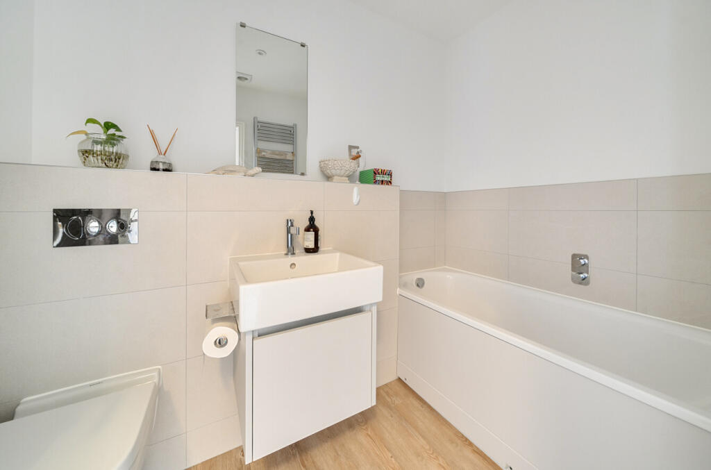 1371935-5-68f766f...