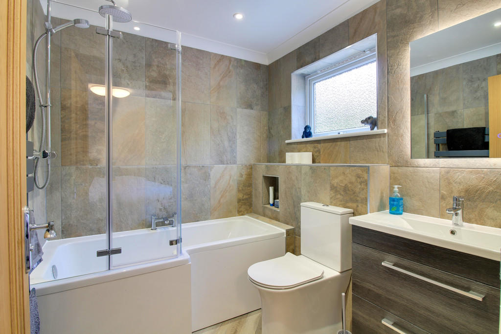 Bedroom 4 Ensuite