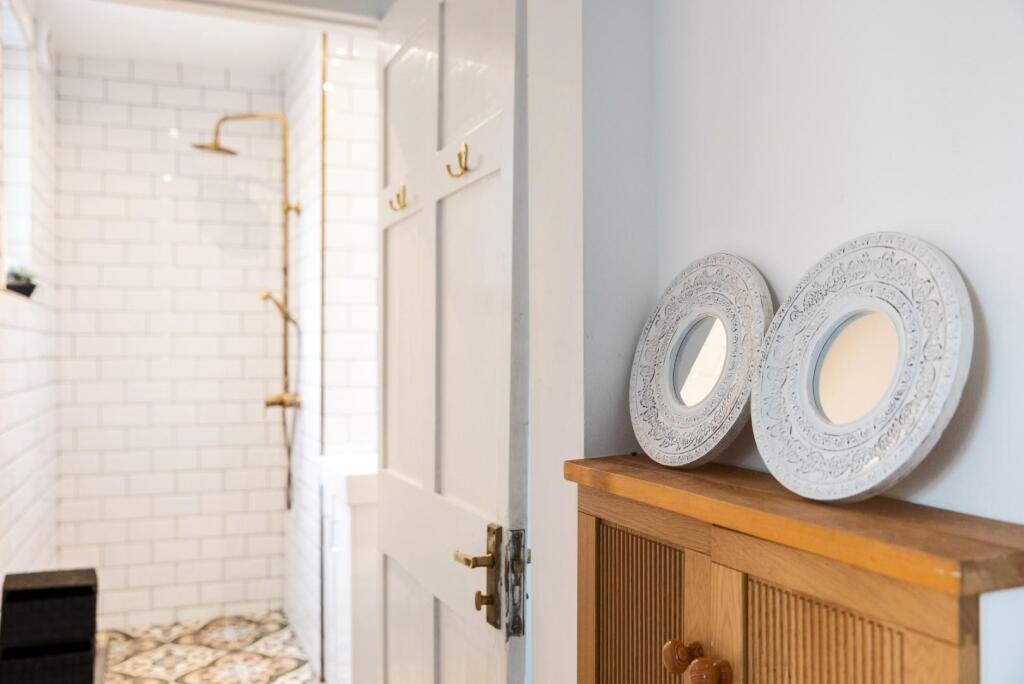 Flat 2, 6 Kensington Place, Bath, BA1 6AW-7.jpg