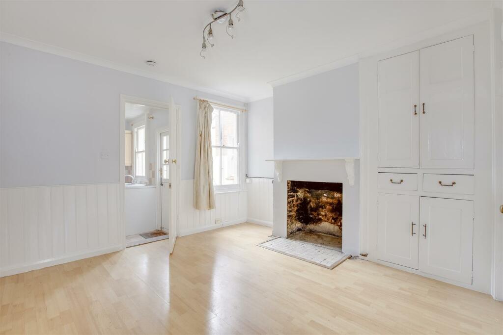 87 Totteridge Avenue, HP13 6XG-6.jpg