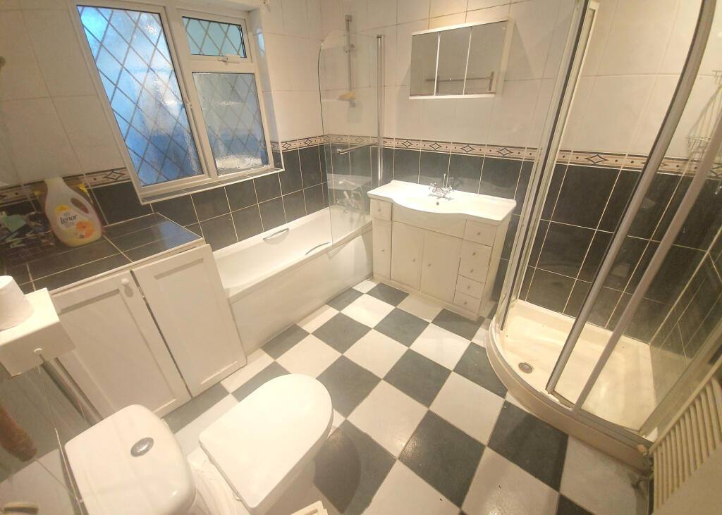 3 bed detached house to rent Westfield Road, Winn