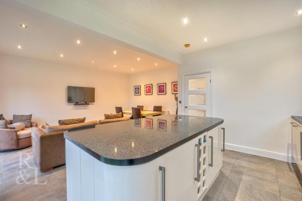 30 Eton Road (17).jpg